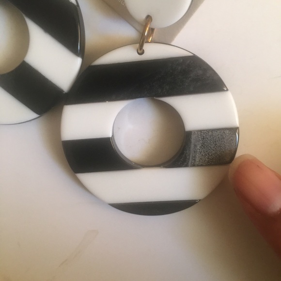 KYRA Black and White Striped Earrings - Picture 5 of 5